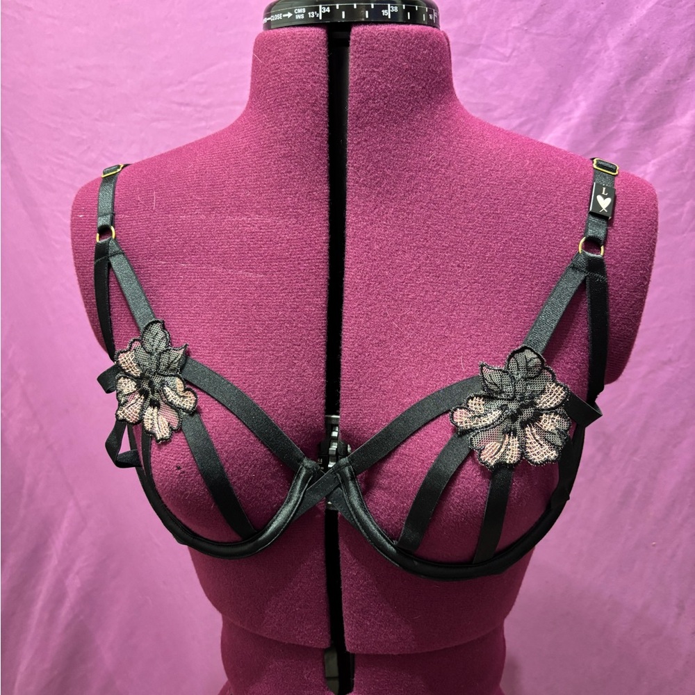 Victoria's Secret Very Sexy Black Unlined Balconet  Bra Floral Accents underwire